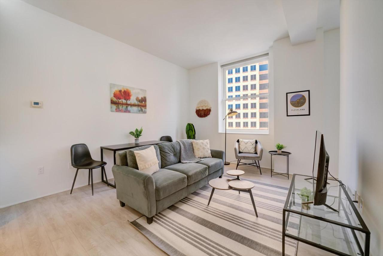 Frontdesk Lofts At 629 Euclid Downtown Cleveland Apartment Стая снимка